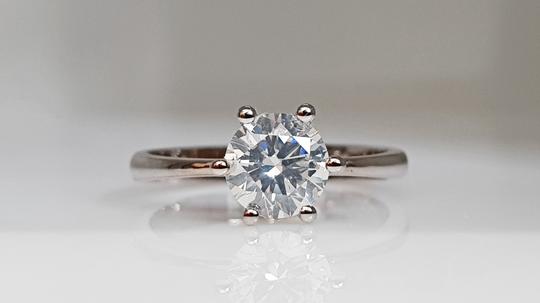 1.01 Ct Round Diamond Made Of 18 Kt White Gold Engagement Ring