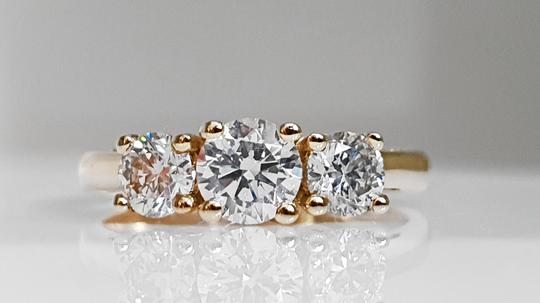 1.10 Ct Round Diamond Made Of 14 Kt White Gold Engagement Ring
