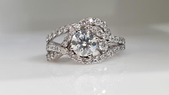 1.56 Ct Round Diamond Made Of 18 Kt White Gold Engagement Ring