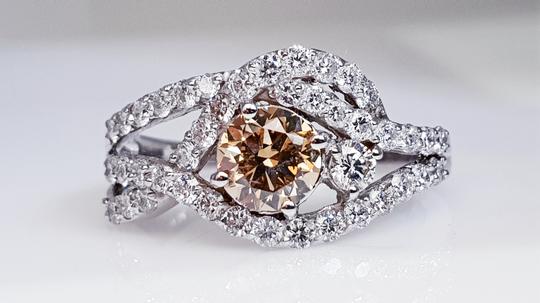 1.64 Ct Round Diamond Made Of 18 Kt White Gold Engagement Ring