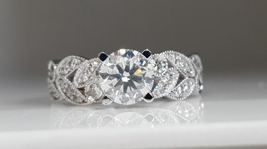 1.83 Ct Round Diamond Made Of 18 Kt White Gold Engagement Ring